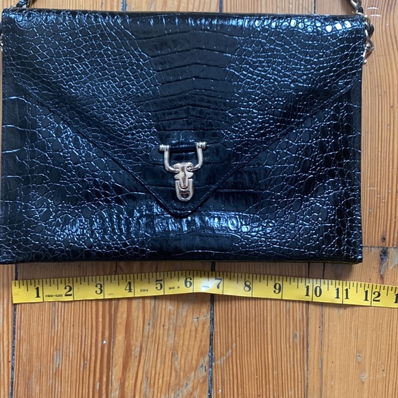 Vintage 80s patent leather croc print envelope crossbody/shoulder bag w chain - Picture 3 of 13